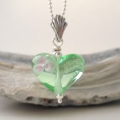 Privezak oblika najlepšeg cveta